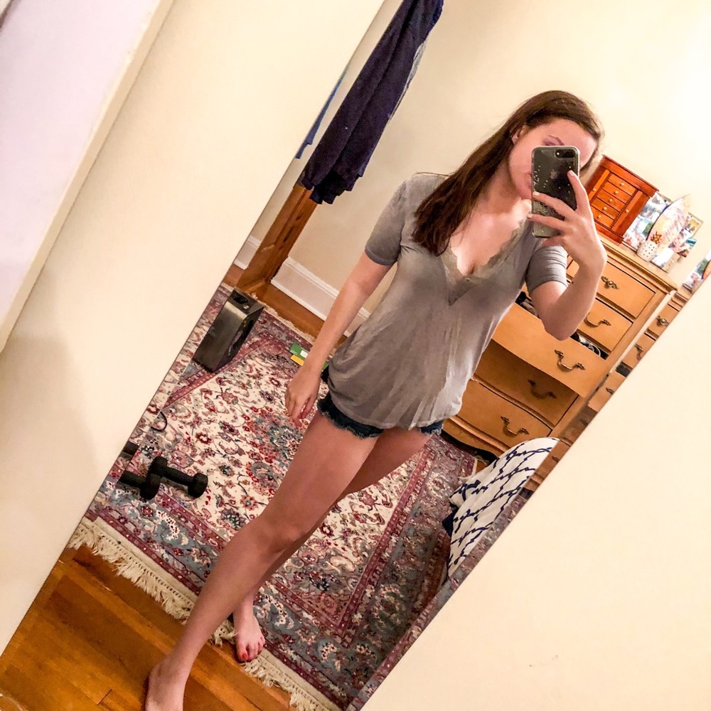 Soft and sexy American Eagle top with lace